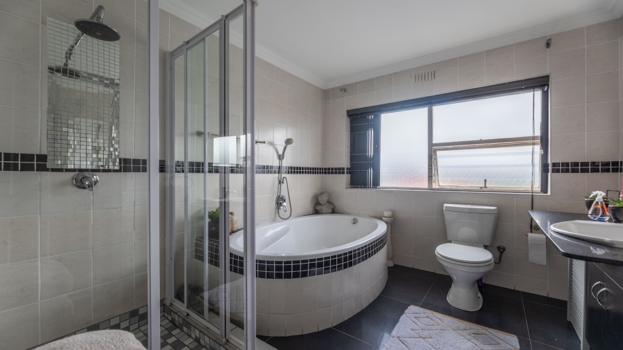 5 Bedroom Property for Sale in Flamingo Vlei Western Cape